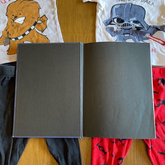 Star Wars PJ Sets and Book - Picture 4 of 13